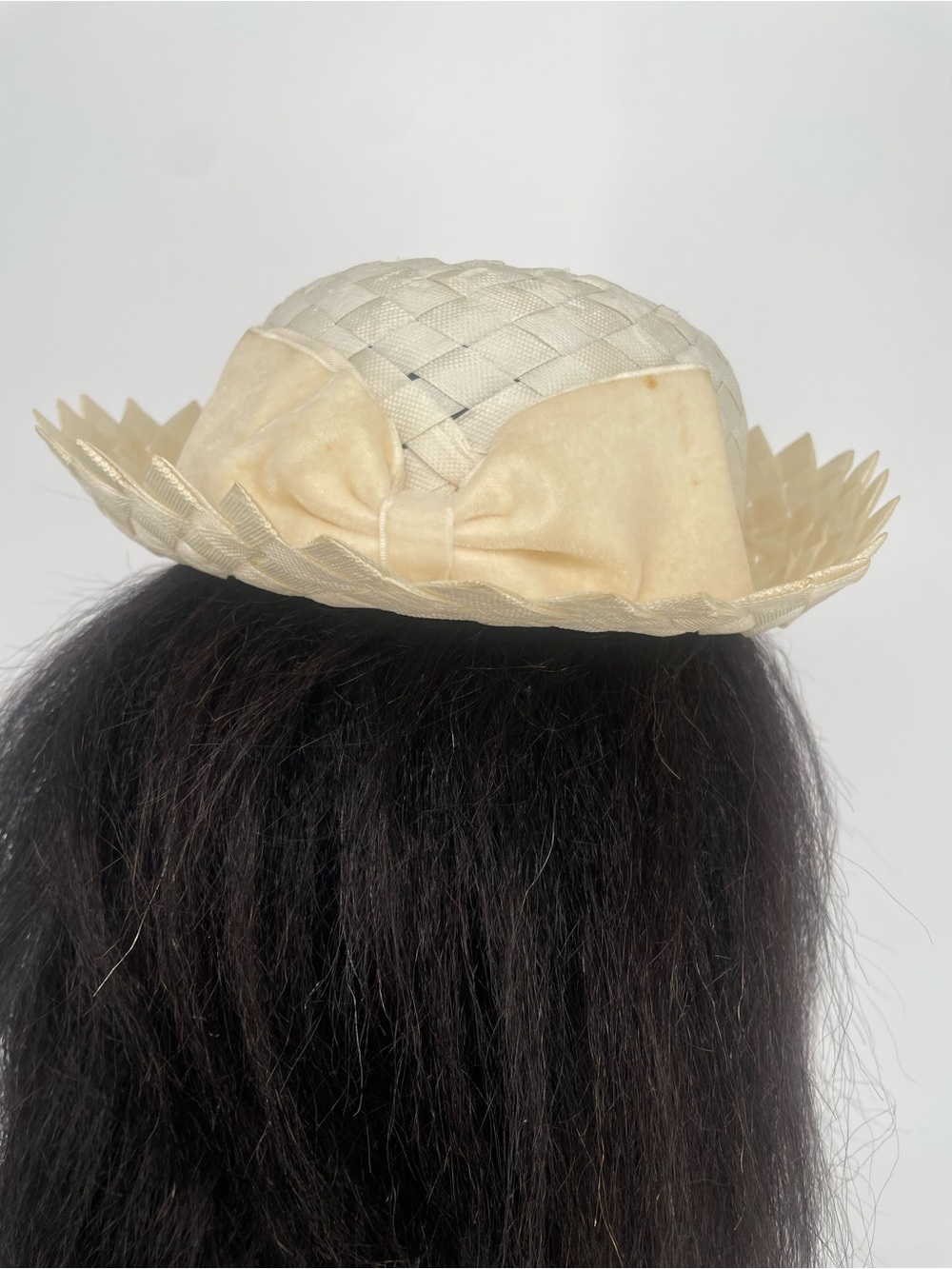 Vintage Cream Off White Woven Straw Hat W Velvet Bow Detail Sunhat Elastic Strap - Picture 10 of 16